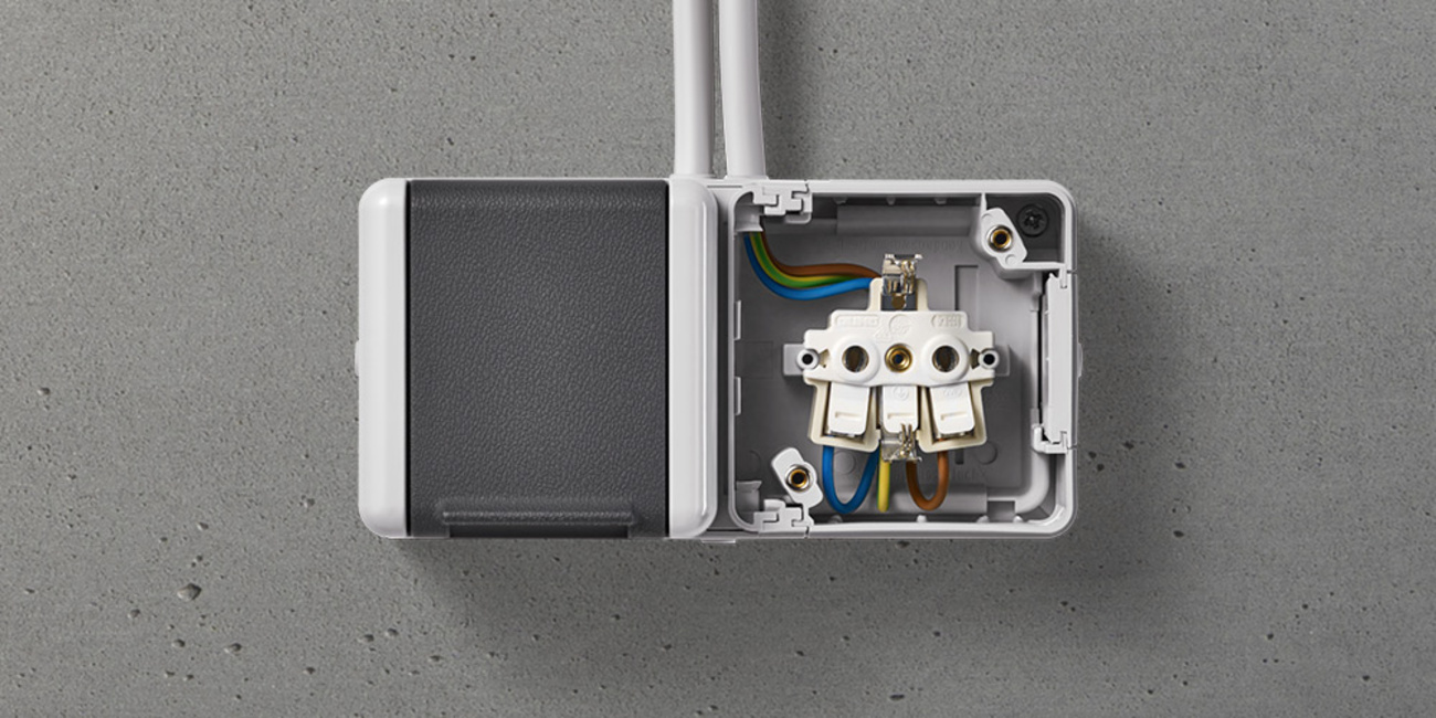 Doppelsteckdose mit Trennsteg bei Pfeifer Elektro GmbH in Collenberg